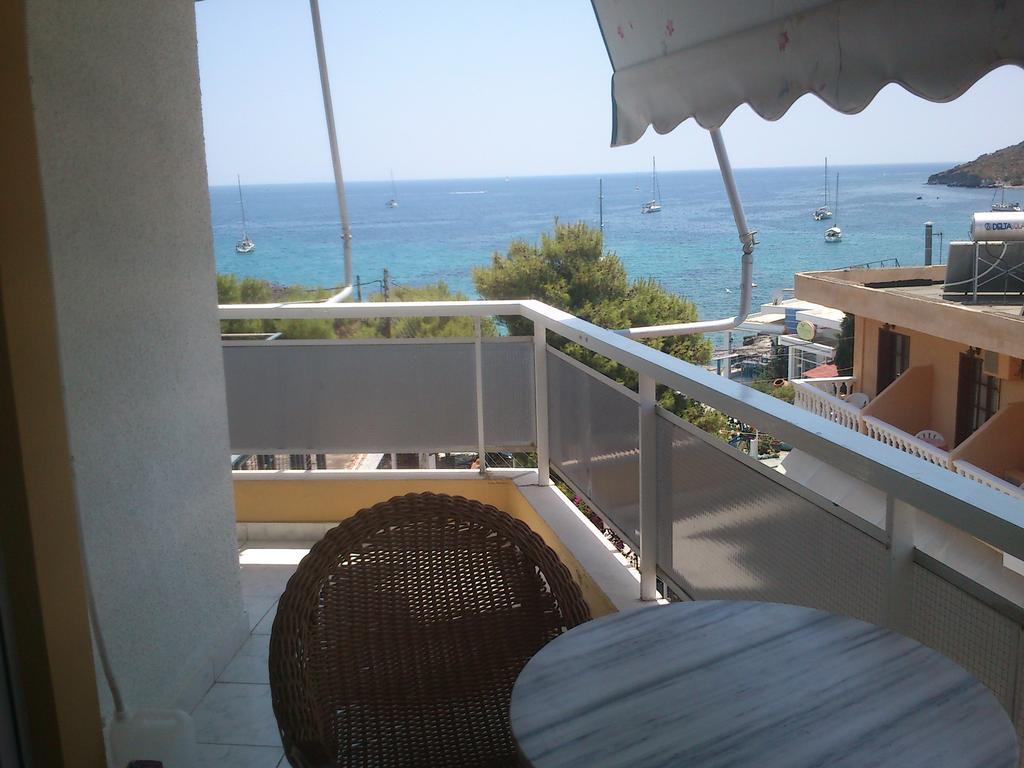 Hotel Liberty 1 Agia Marina  Buitenkant foto