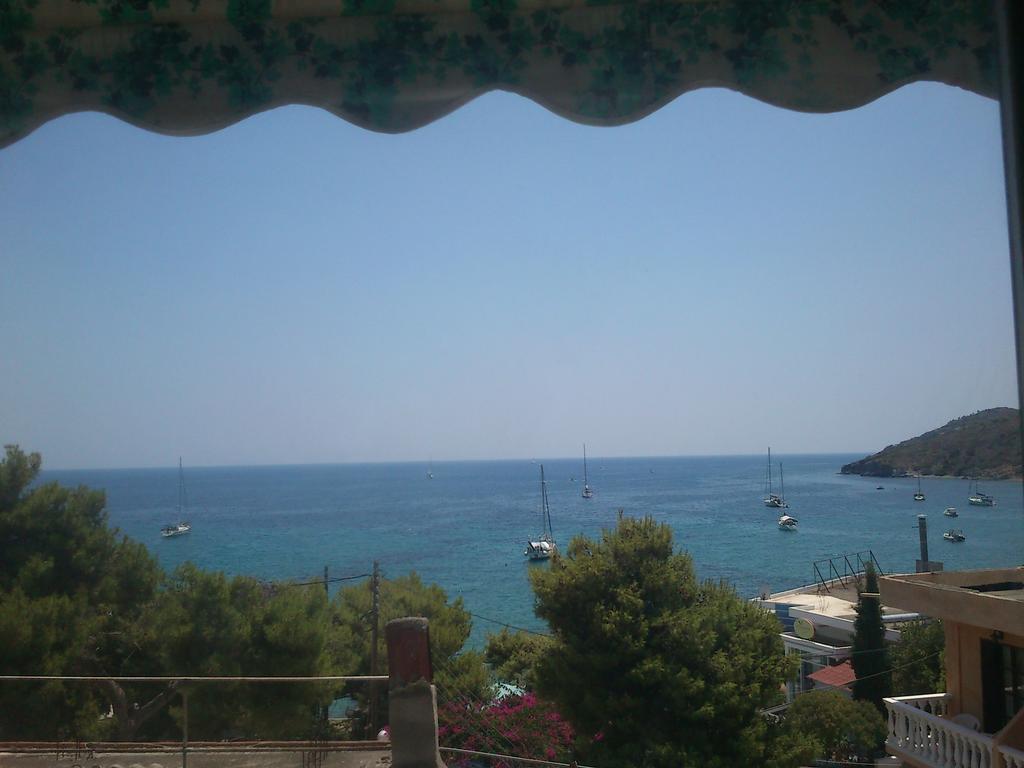 Hotel Liberty 1 Agia Marina  Buitenkant foto