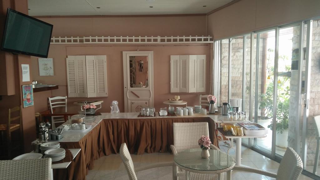 Hotel Liberty 1 Agia Marina  Buitenkant foto