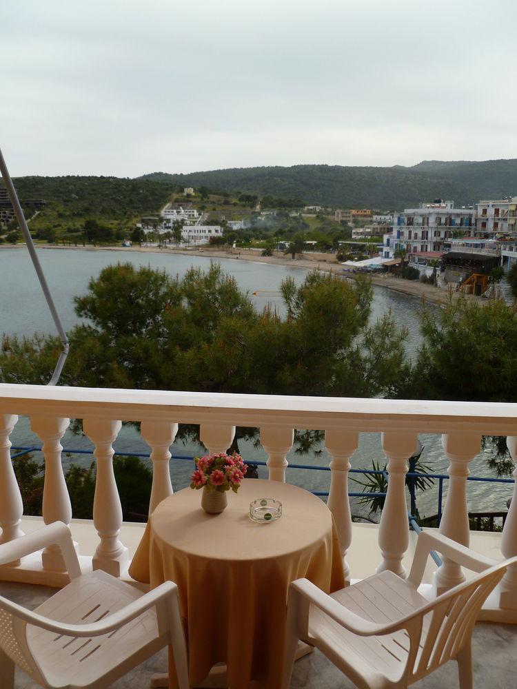 Hotel Liberty 1 Agia Marina  Buitenkant foto