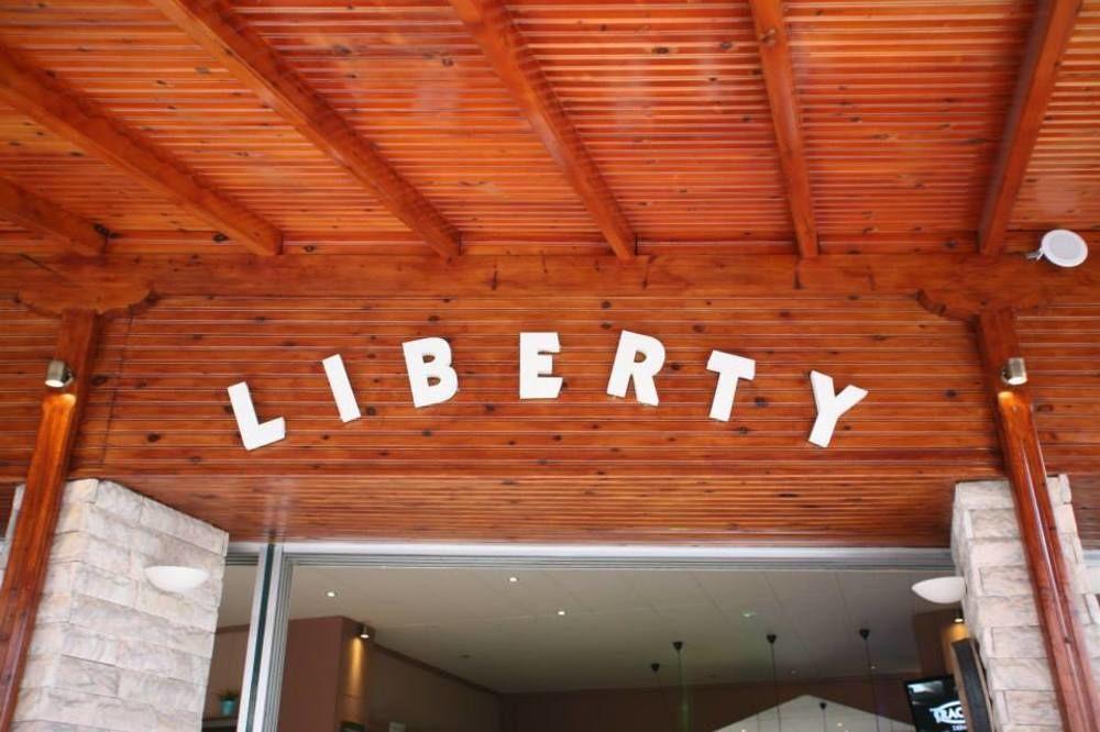 Hotel Liberty 1 Agia Marina  Buitenkant foto