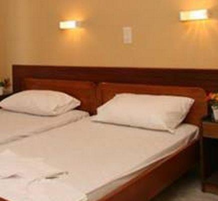 Hotel Liberty 1 Agia Marina  Buitenkant foto