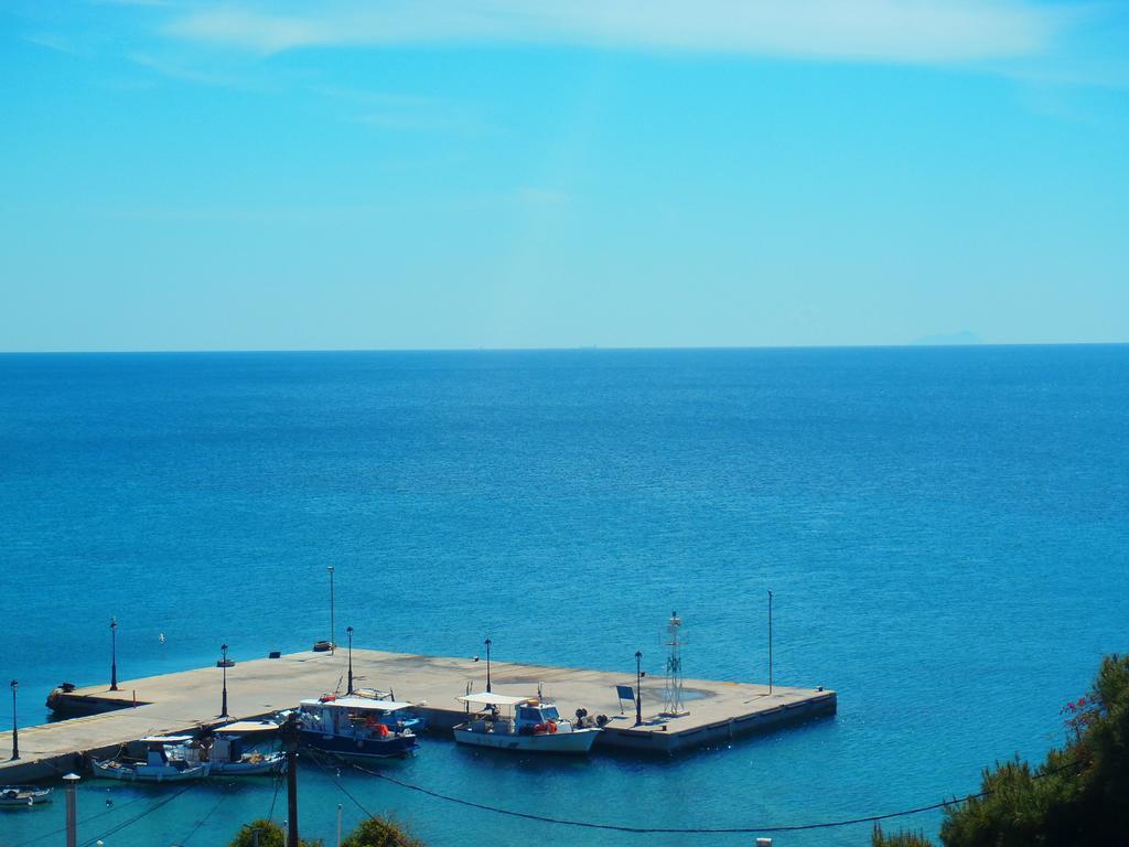 Hotel Liberty 1 Agia Marina  Buitenkant foto