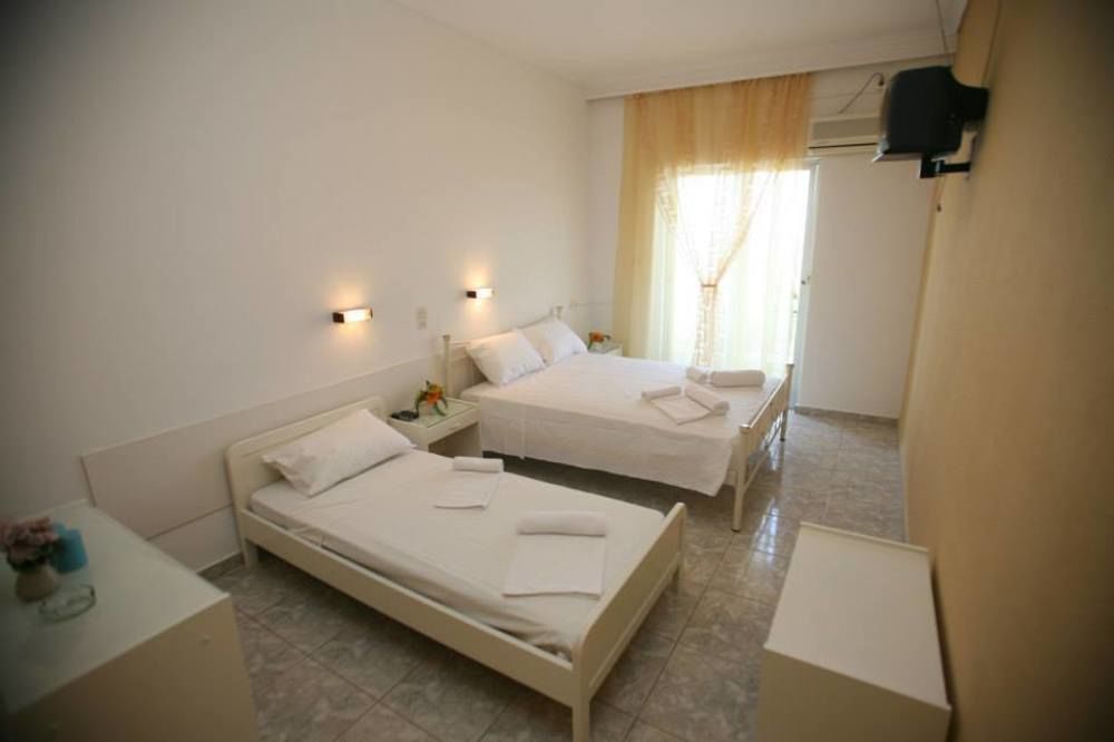 Hotel Liberty 1 Agia Marina  Buitenkant foto