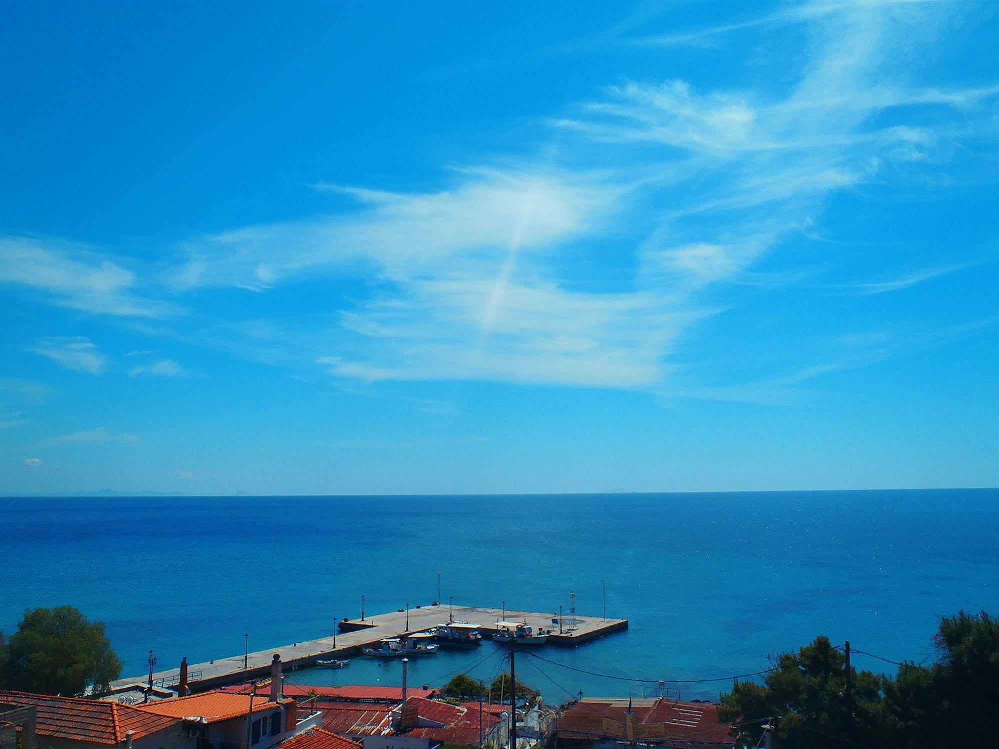 Hotel Liberty 1 Agia Marina  Buitenkant foto